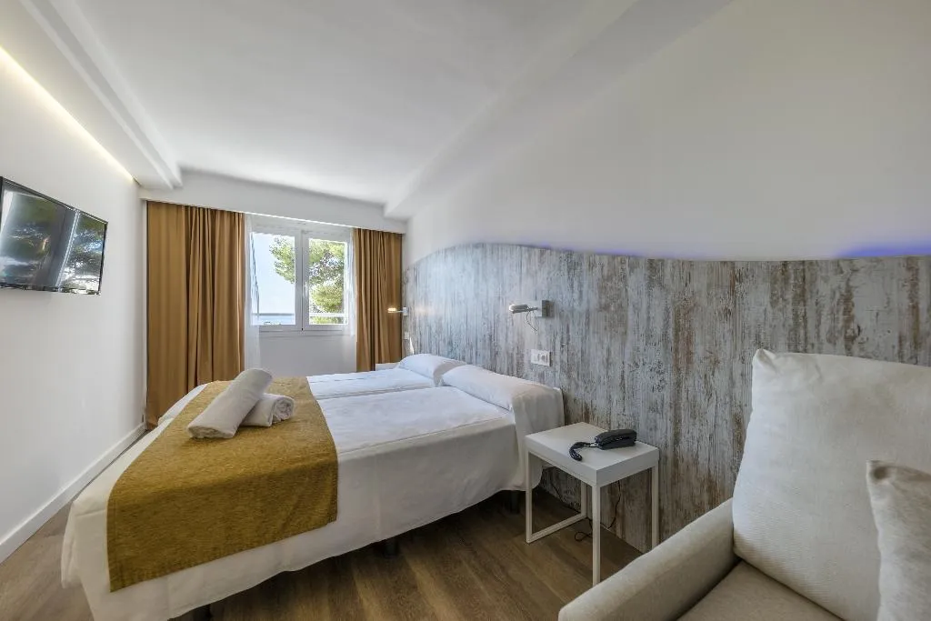 JUNIOR SUITE STANDARD Room, Welikehotel Triton Beach, Majorca