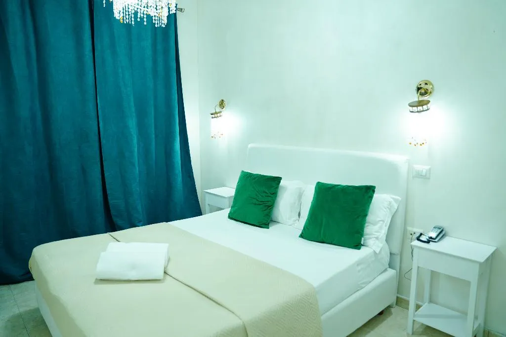QUADRUPLE STANDARD Room, Bee Queen Hotel, Naples