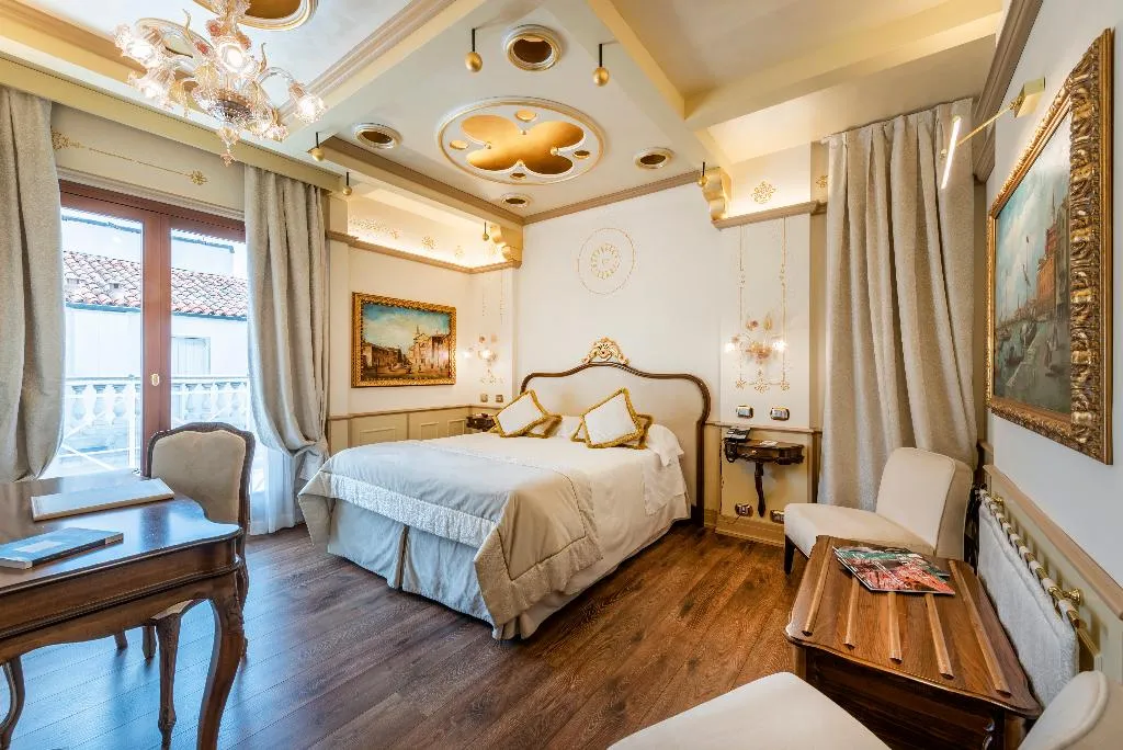 Double or Twin SUPERIOR Room, Monaco and Grand Canal, Venice