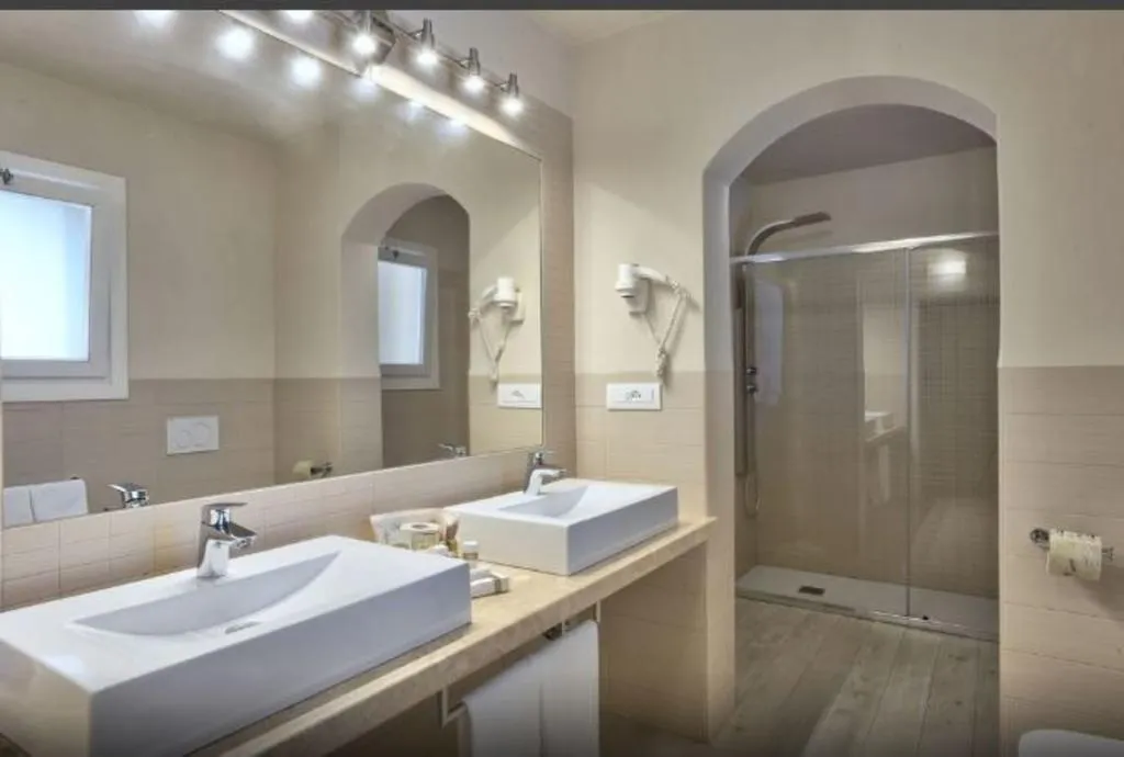 Room, Nibaru, Olbia