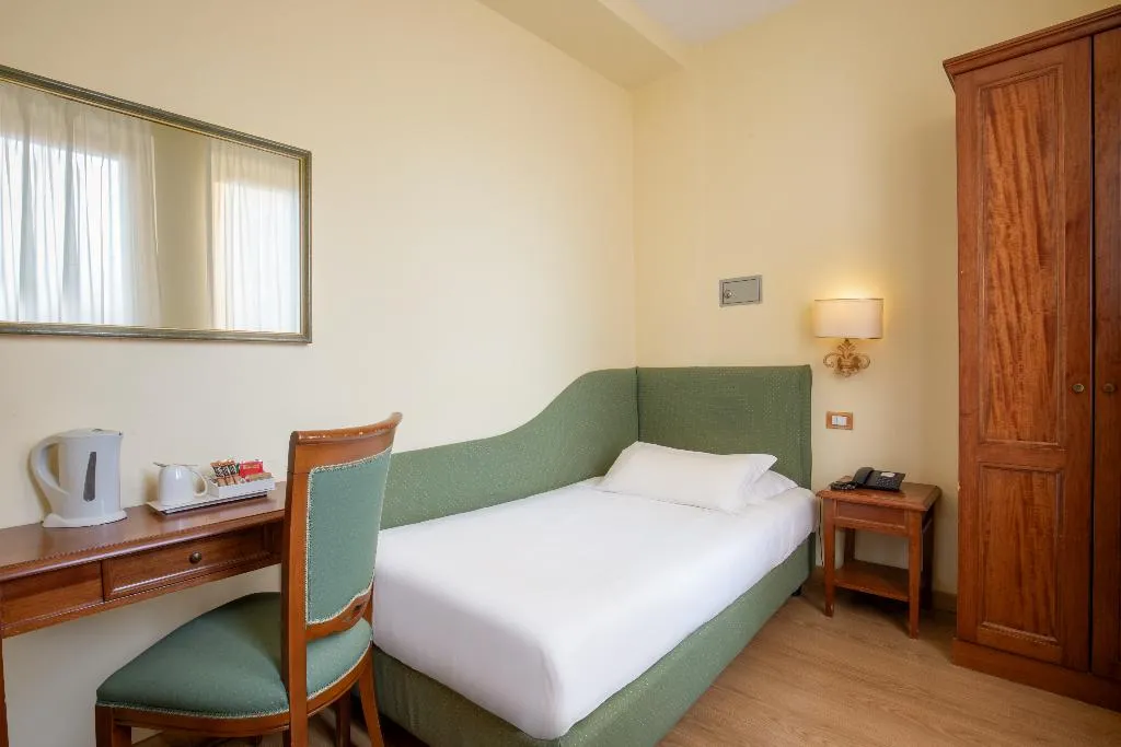 SINGLE STANDARD Room, Hotel Colosseum, Rome