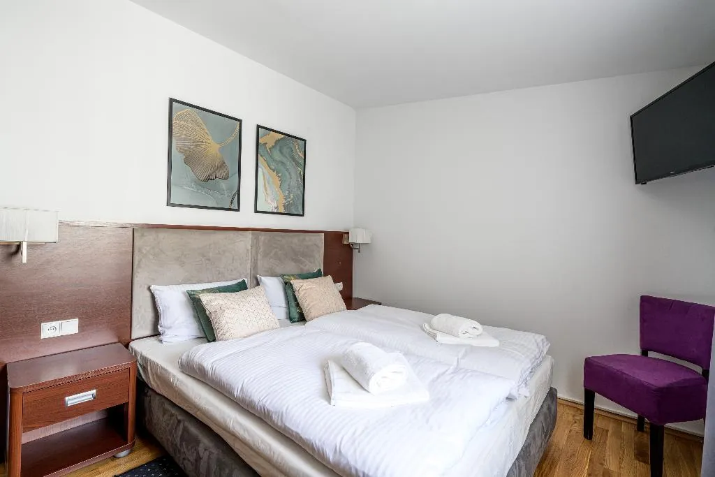 STUDIO ONE BEDROOM ONE BATHROOM Room, On/set Aparthotel, Krakow