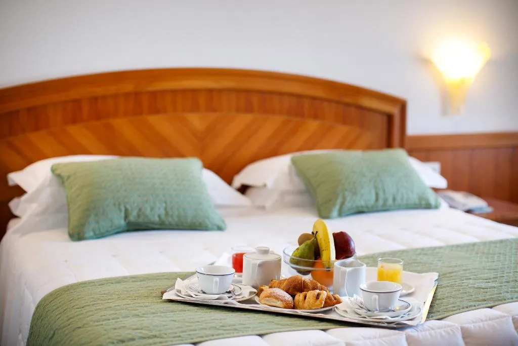 Double or Twin STANDARD Room, Grand Hotel Cesare Augusto, Naples
