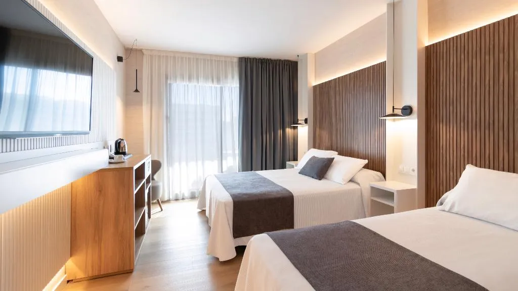 DOUBLE POOL VIEW Room, Golden Port Salou & Spa, Costa Dorada