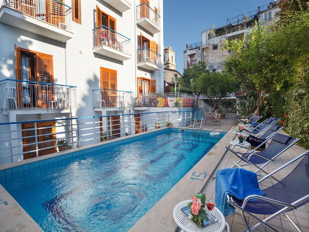 Pool, Club Sorrento, Naples