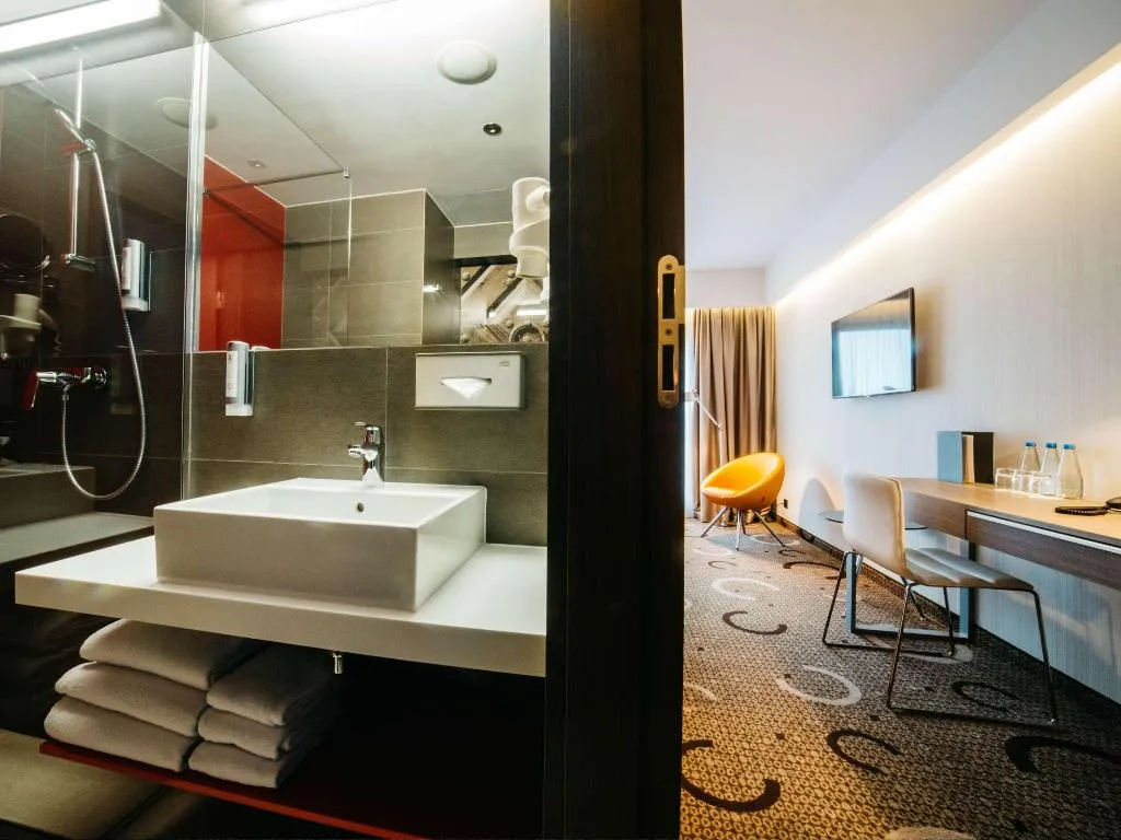 Room, Q Hotel Plus Kraków, Krakow
