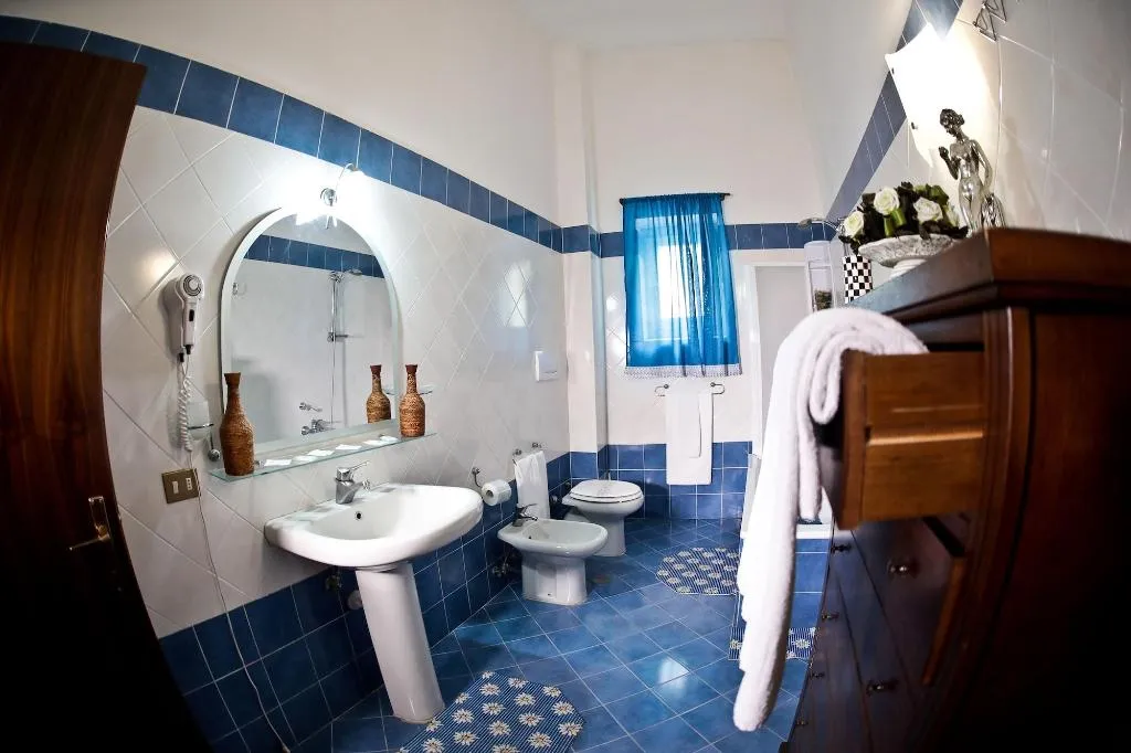 Room, Residence Confalone, Naples