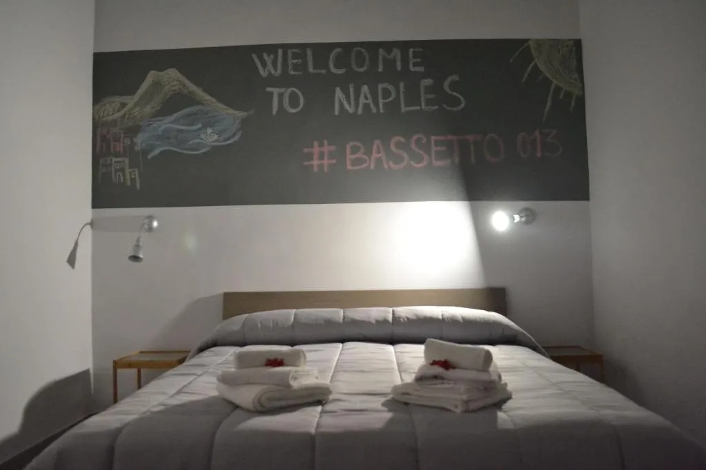 Room, Bassetto 013, Naples