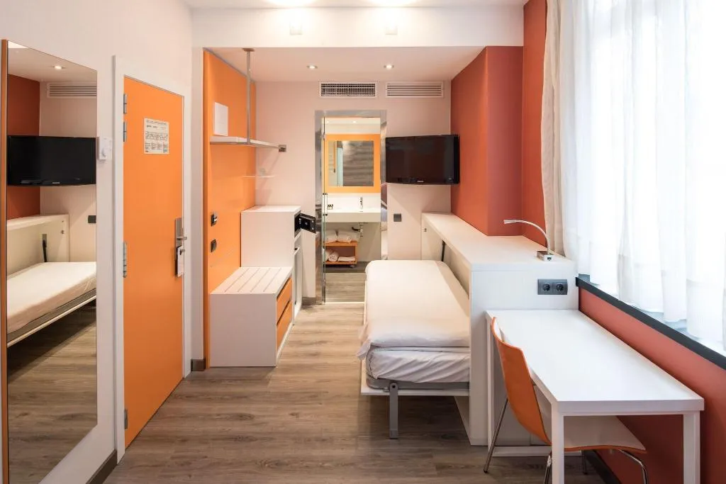TRIPLE THREE BEDS Room, Catalonia Mikado, Barcelona