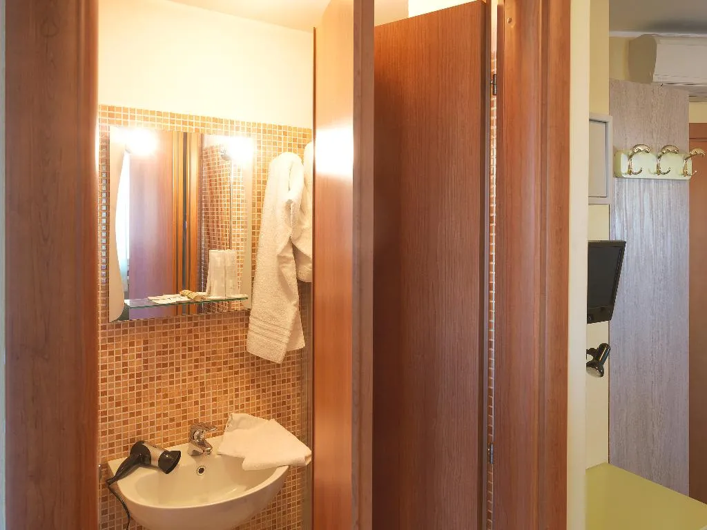 SINGLE STANDARD Room, Arco Romana, Milan