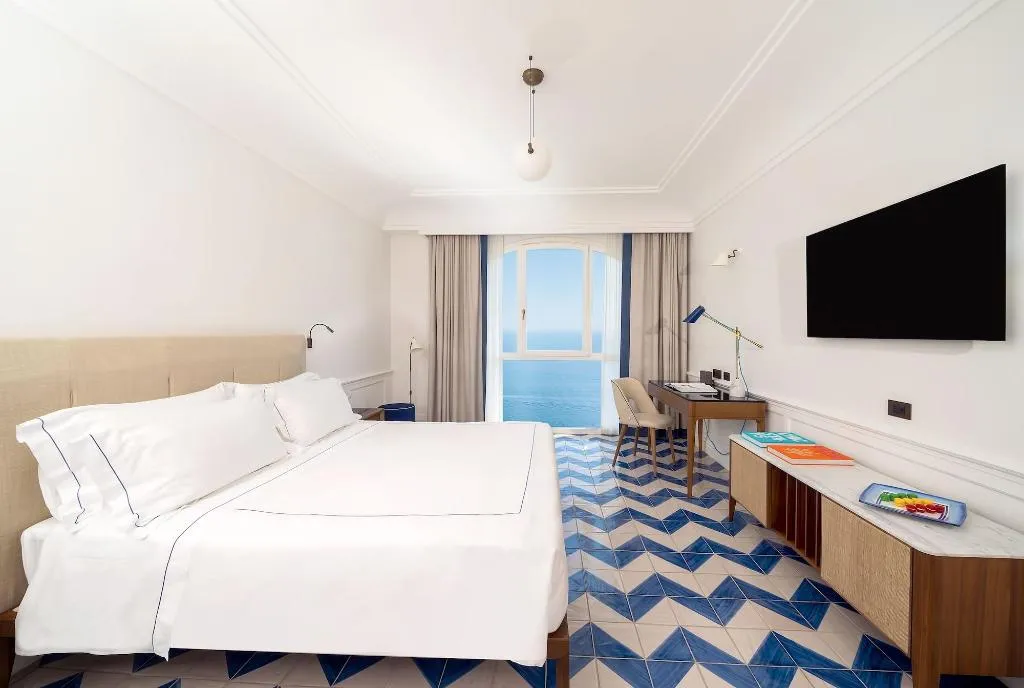 Room, Borgo Santandrea, Naples