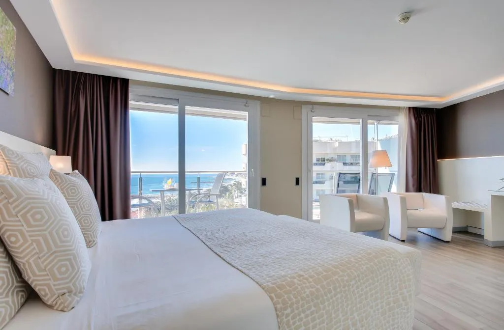JUNIOR SUITE STANDARD Room, Calipolis, Costa Brava