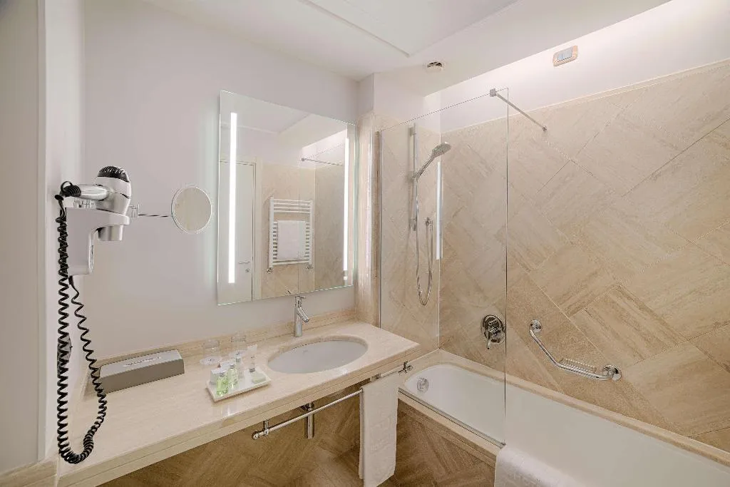 SUITE STANDARD Room, NH Roma Villa Carpegna, Rome