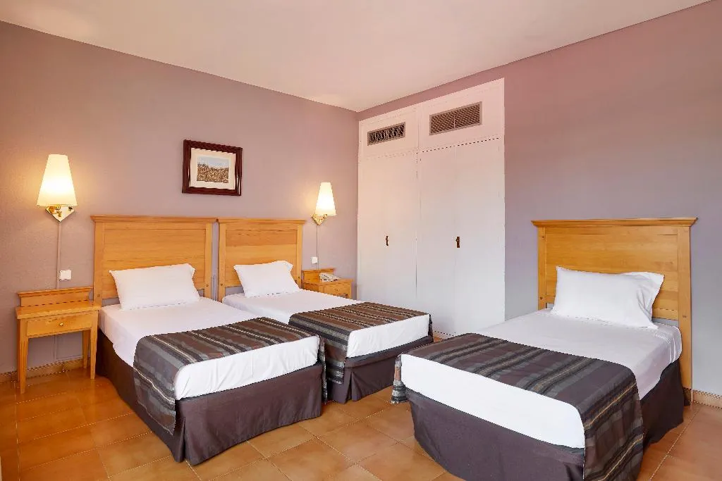 TRIPLE STANDARD Room, Columbus, Costa Brava