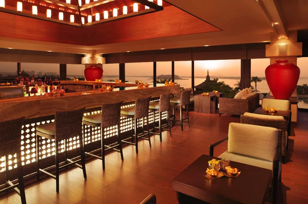 Bar, Anantara The Palm Dubai Resort, Dubai