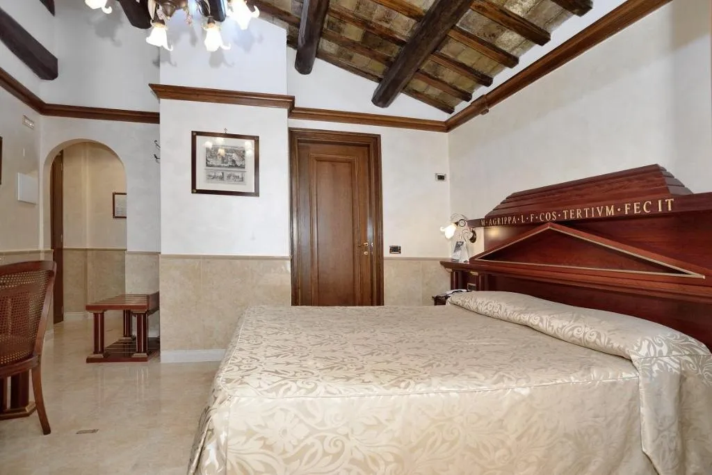 Room, Pantheon, Rome
