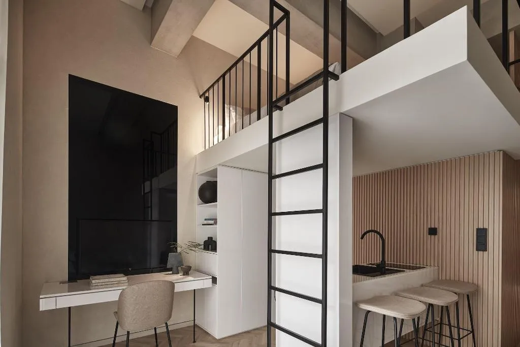 Room, Newel Psychiko, Athens