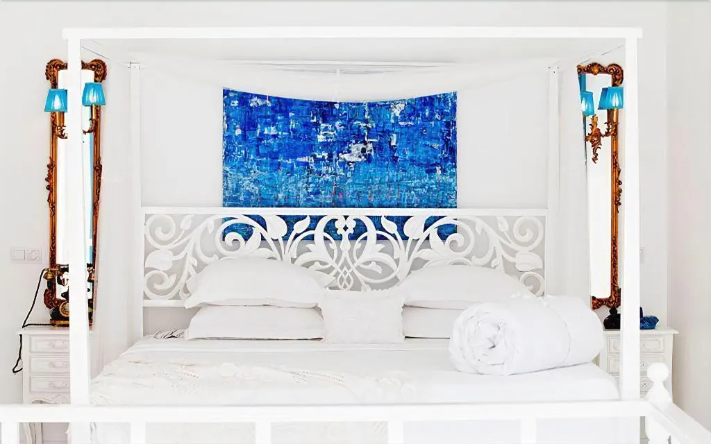 Room, Sabrina's Haus, Dalaman