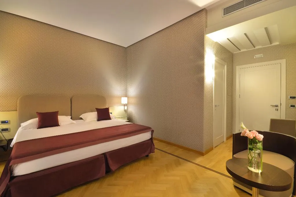 JUNIOR SUITE STANDARD Room, Palazzo Esedra, Naples