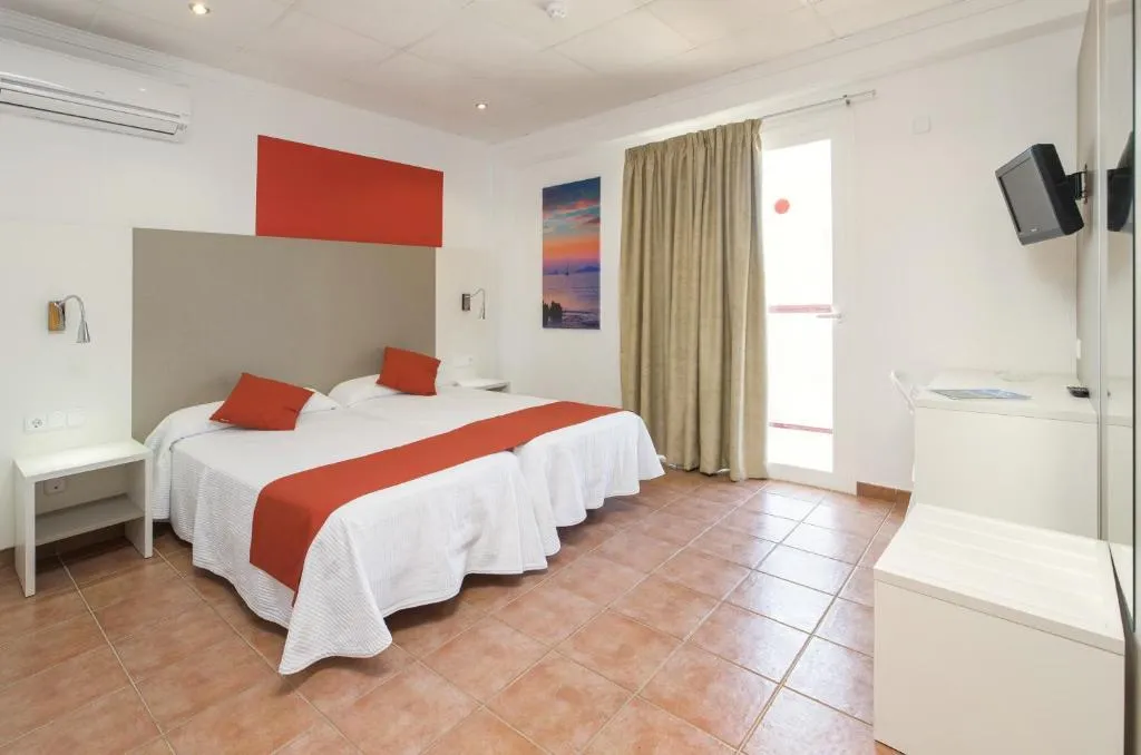 Double or Twin SUPERIOR WITH BALCONY Room, Hostal Adelino, Ibiza