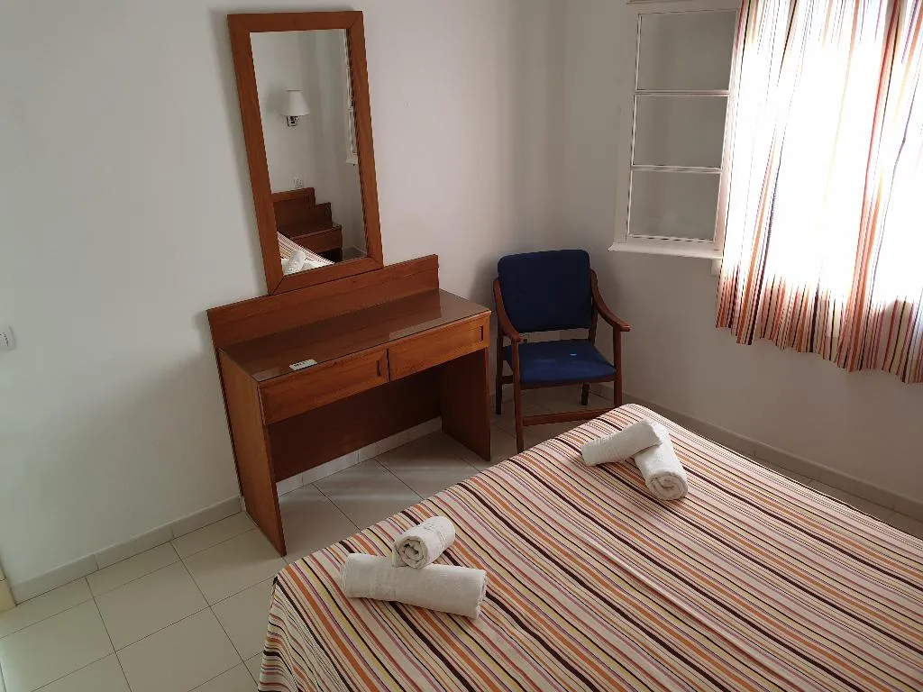 APARTMENT CAPACITY 3 TWO BEDROOMS Room, Piscis, Menorca