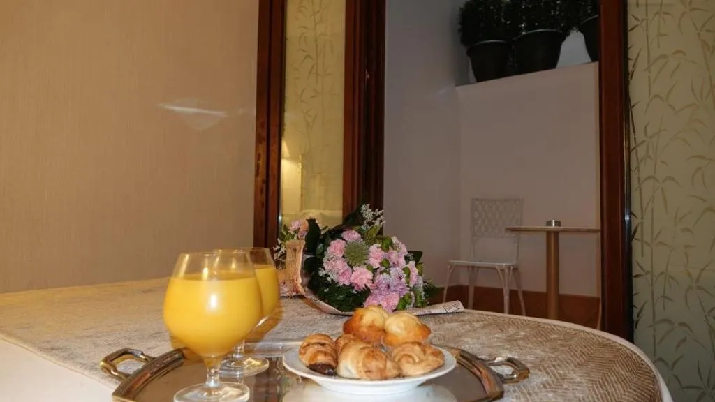 DOUBLE ECONOMY Room, Continental Palacete Hotel, Barcelona