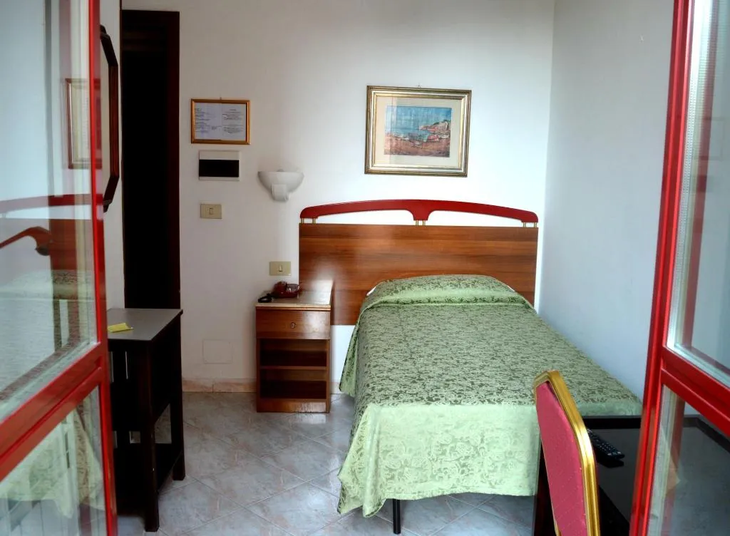 Room, Malaga, Rome