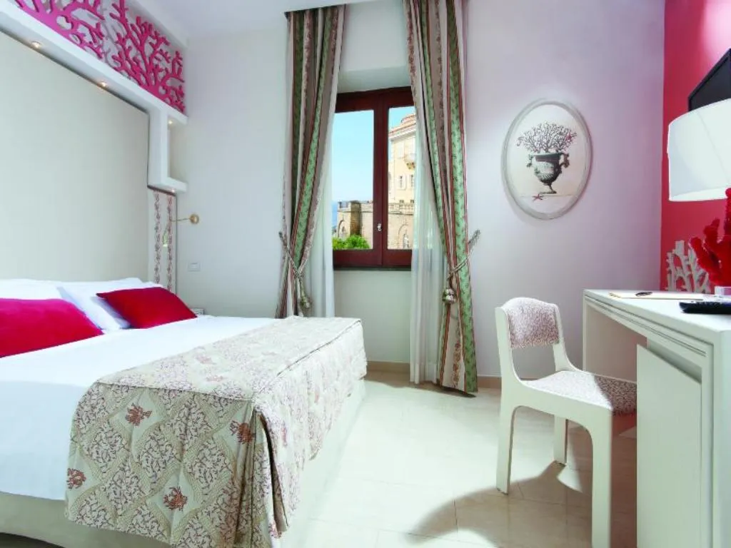 Double or Twin SIDE SEA VIEW Room, Hotel Corallo Sorrento, Naples