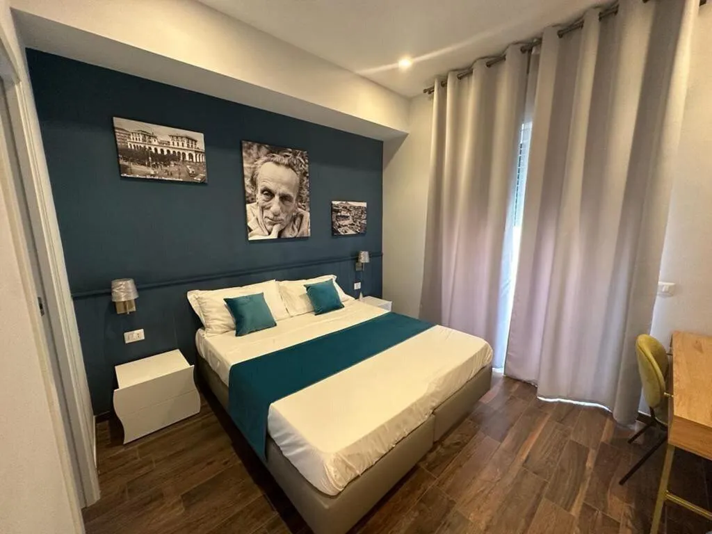 Room, Botanique, Naples