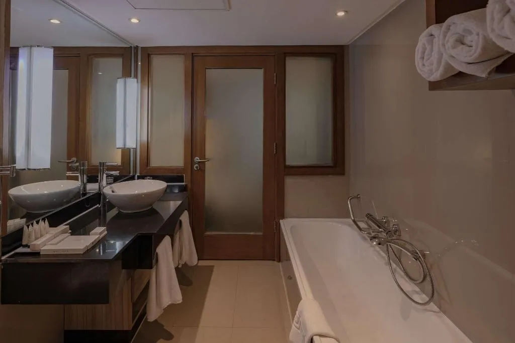 SUITE KING SIZE BED Room, Radisson Blu Cairo Heliopolis, Cairo