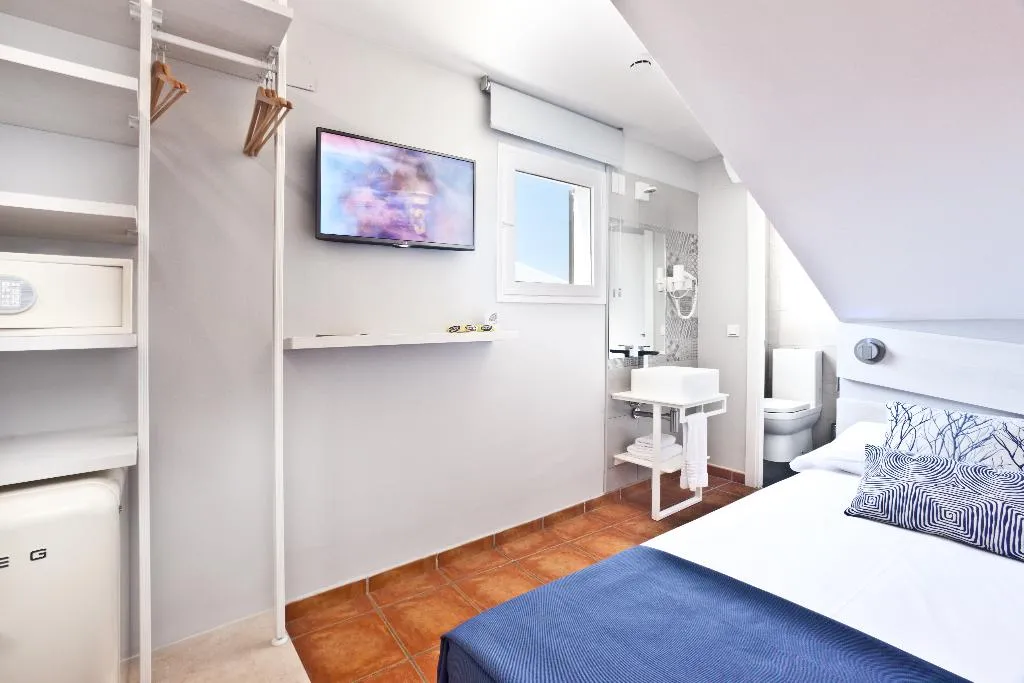 SINGLE PREMIUM Room, Ryans La Marina, Ibiza