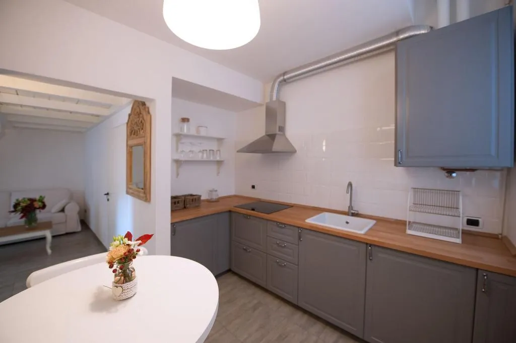 Room, Thea Monza, Milan