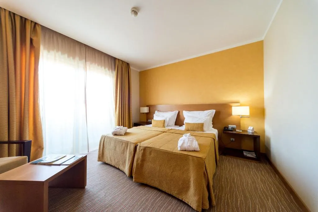 Room, Lusitânia, Porto