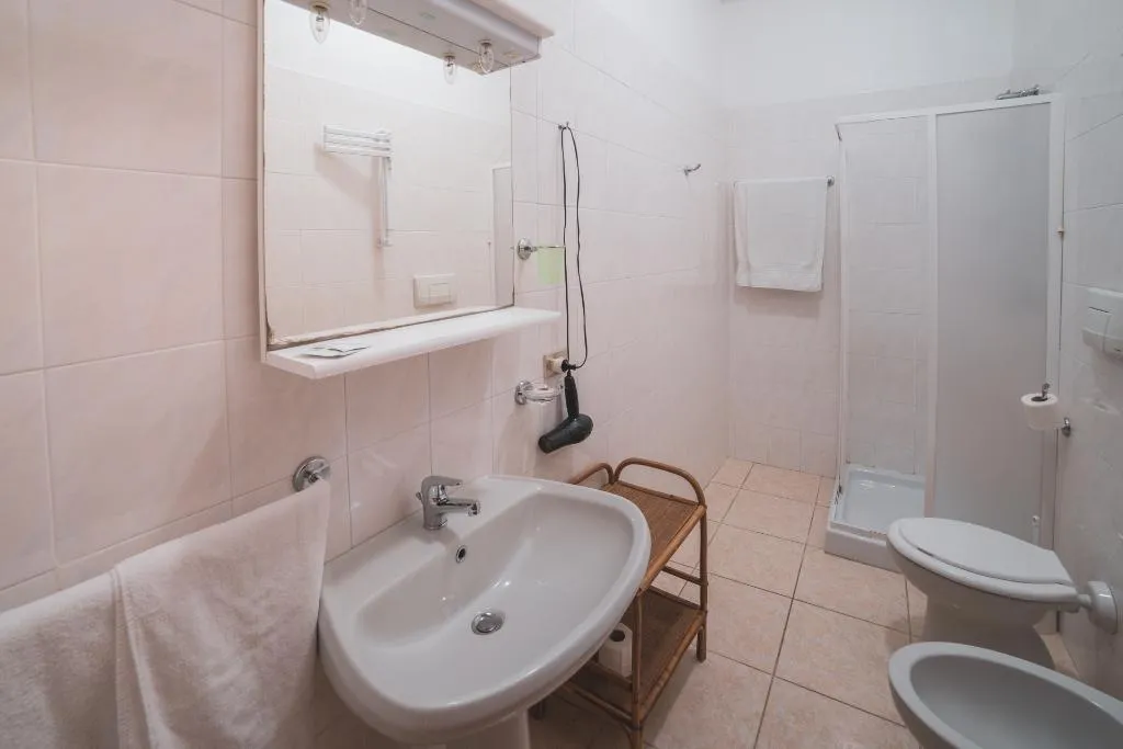 DOUBLE ONE BEDROOM ONE BATHROOM Room, Villa Alberta, Cagliari