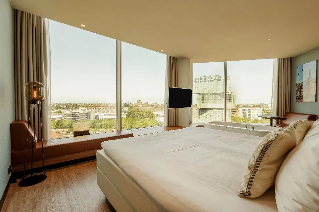 DOUBLE SUPERIOR Room, Van der Valk Hotel Amsterdam Zuidas, Amsterdam