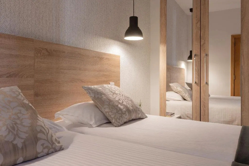 Room, Plaza Hotels, Malta
