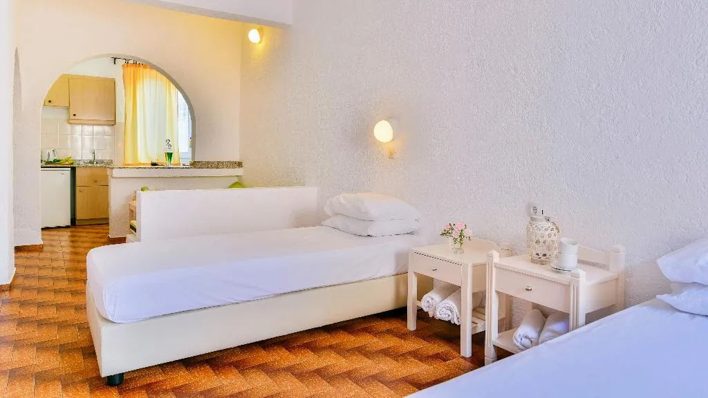 STUDIO CAPACITY 3 Room, Ibiscus Apartments, Crete