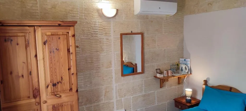 Room, Grotto's Paradise B&B, Gozo