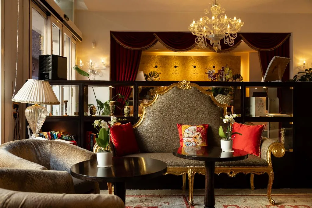 Lobby, A La Commedia, Venice