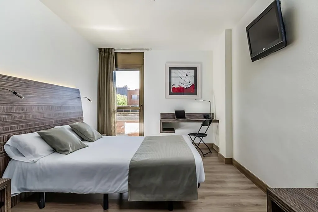 Room, HC Mollet Barcelona, Barcelona