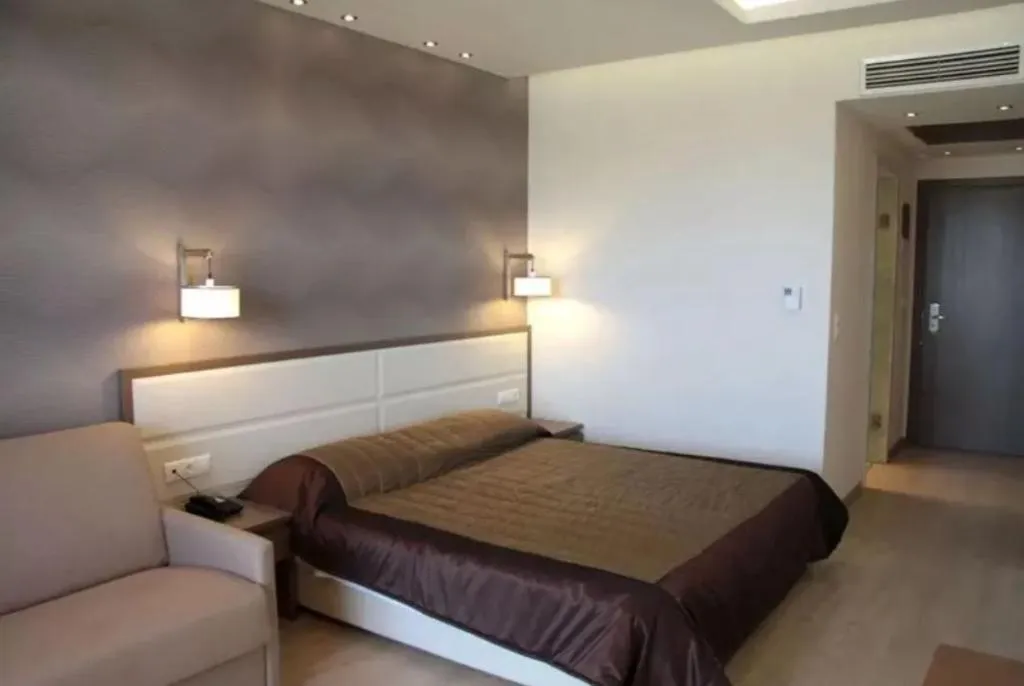 FAMILY ROOM POOL VIEW Room, Cosmopolitan Hotel by GHH, Thessaloniki