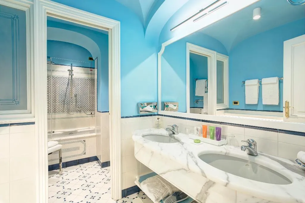 Double or Twin CLASSIC CITY VIEW Room, Grand Hotel Royal, Naples