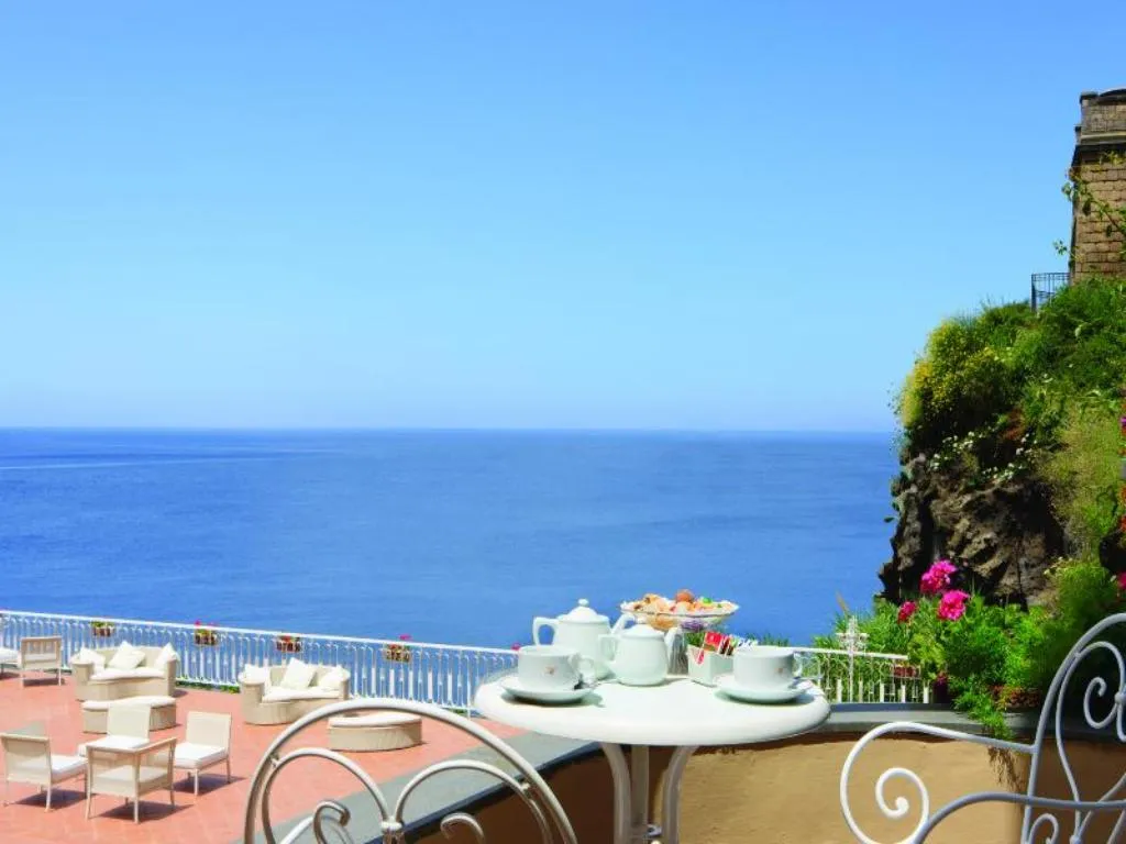 Double or Twin DELUXE SEA VIEW Room, Hotel Corallo Sorrento, Naples