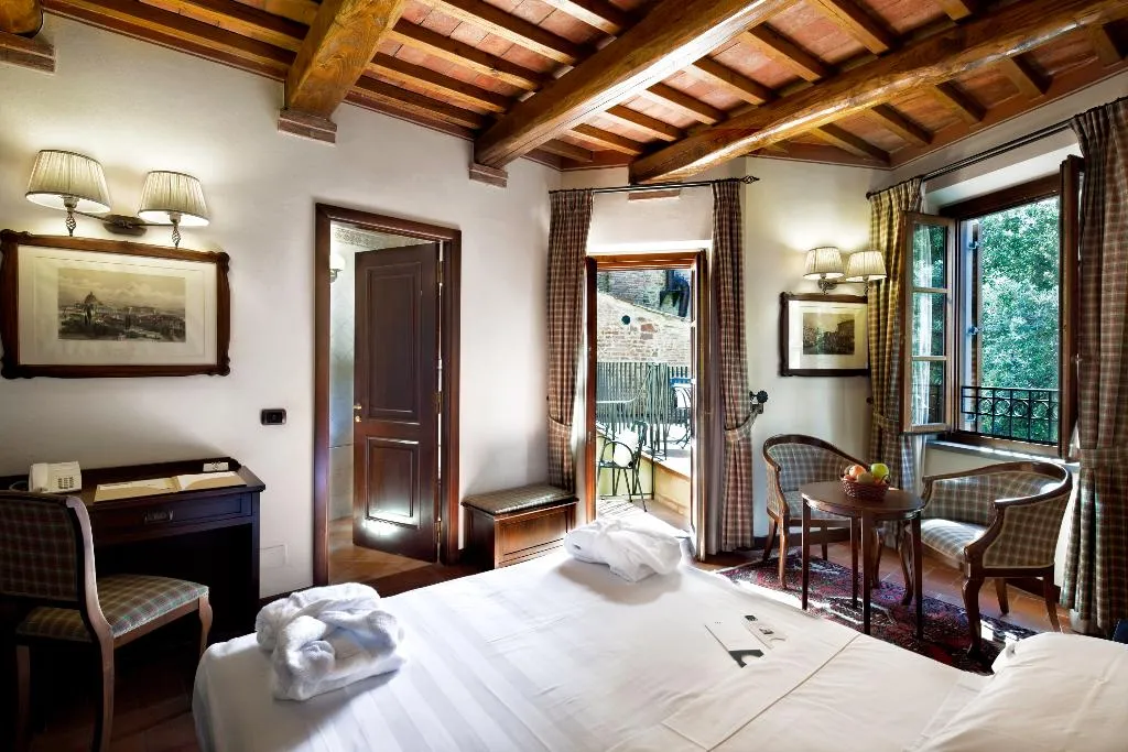 JUNIOR SUITE STANDARD Room, Palazzo Mannaioni Toscana, Florence