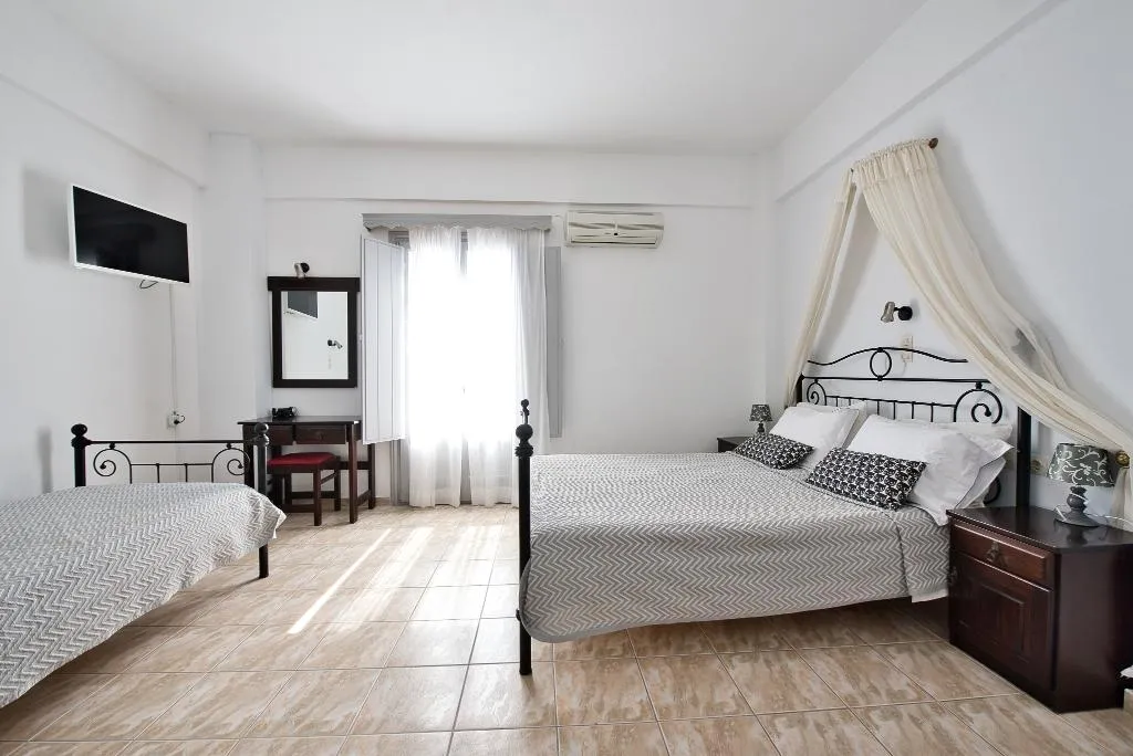 TRIPLE STANDARD Room, Anessis, Santorini