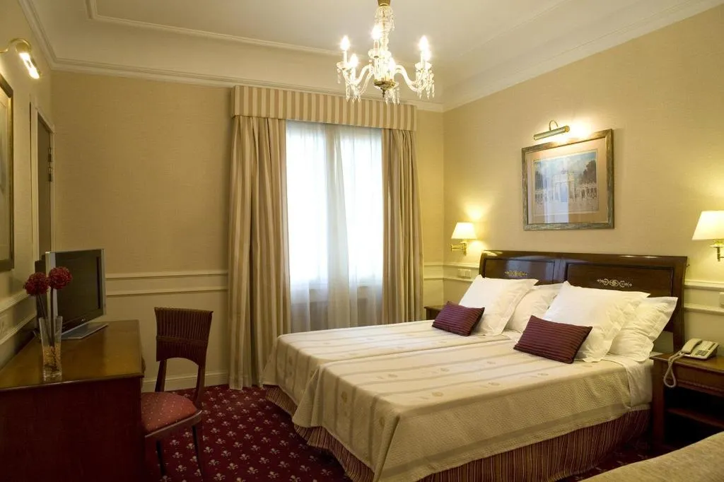 Room, Emperador, Madrid