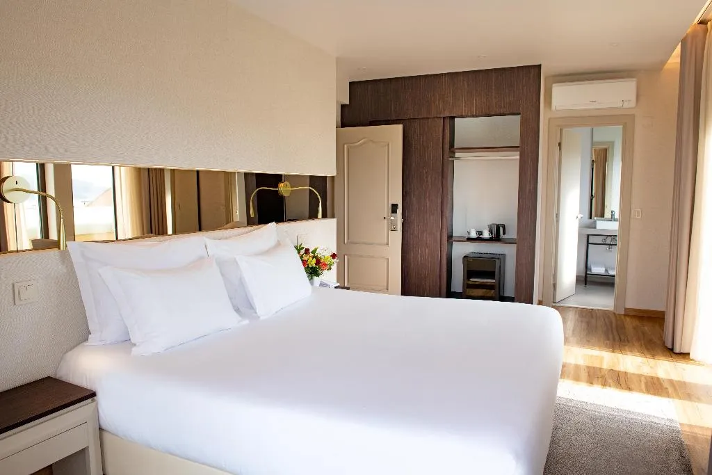DOUBLE WITH TERRACE Room, Cristal Setubal, Lisbon