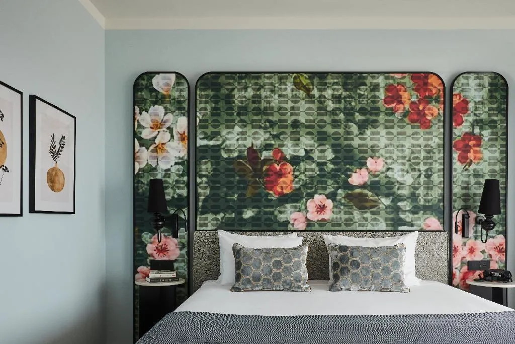 DOUBLE PREMIUM KING BED Room, Hotel Indigo Florence, Florence