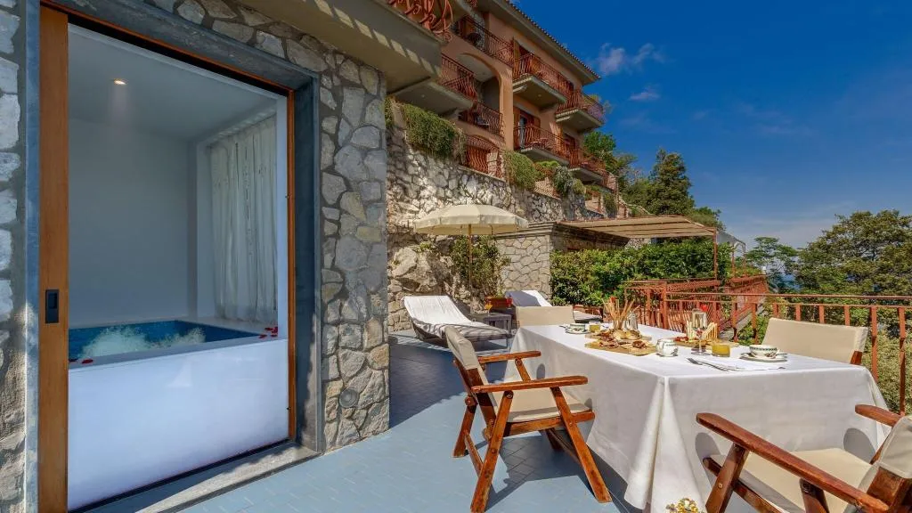 Terrace, Belair, Naples