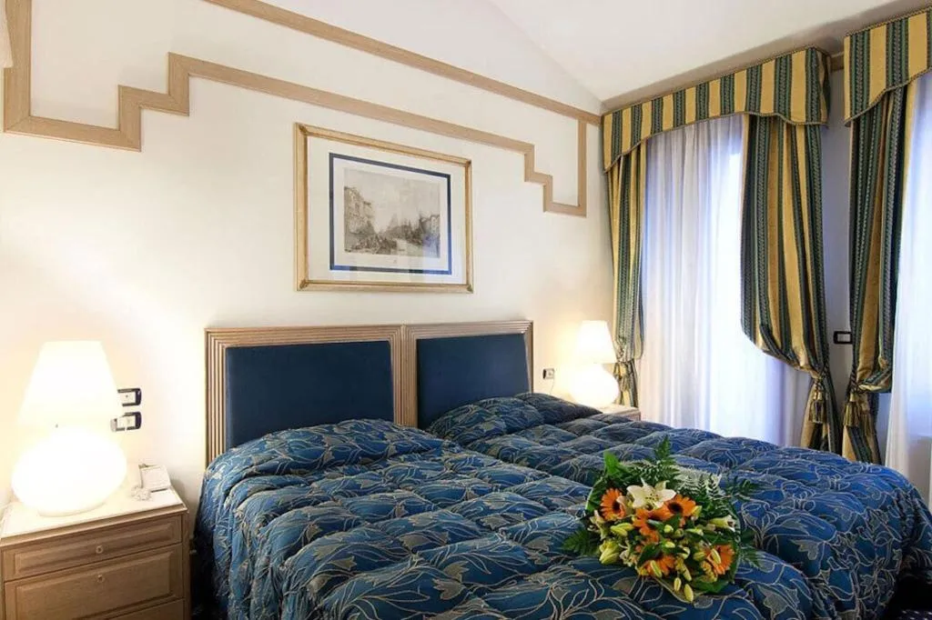 Room, Foscari Palace, Venice